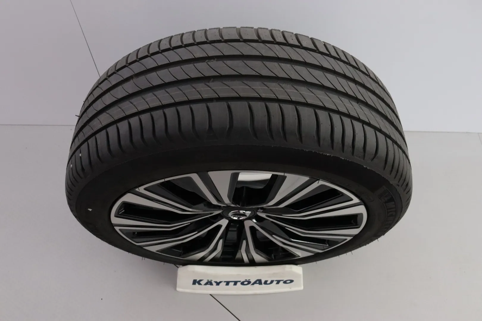 VOLVO V60 GRE-511 carousel image