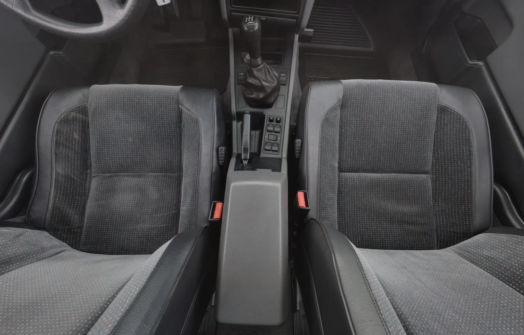VOLVO 850 NBE-464 carousel image