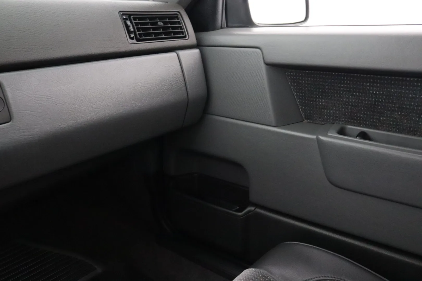 VOLVO 850 NBE-464 carousel image