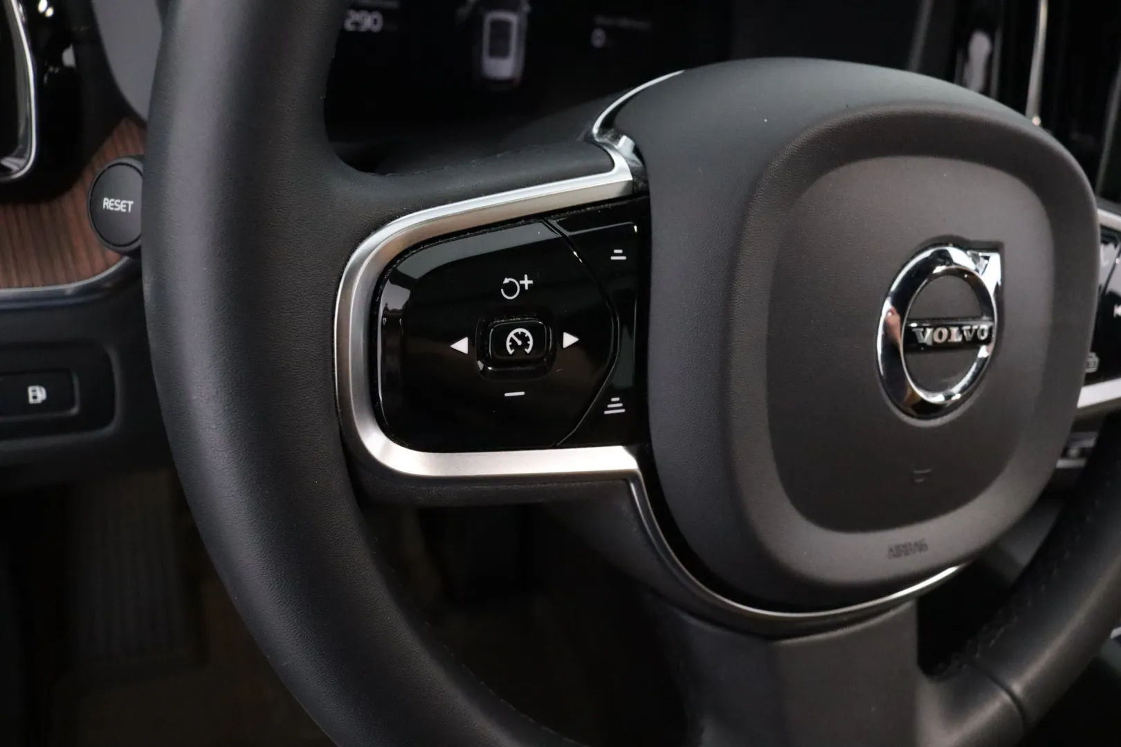 VOLVO XC60 EUS-310 carousel image