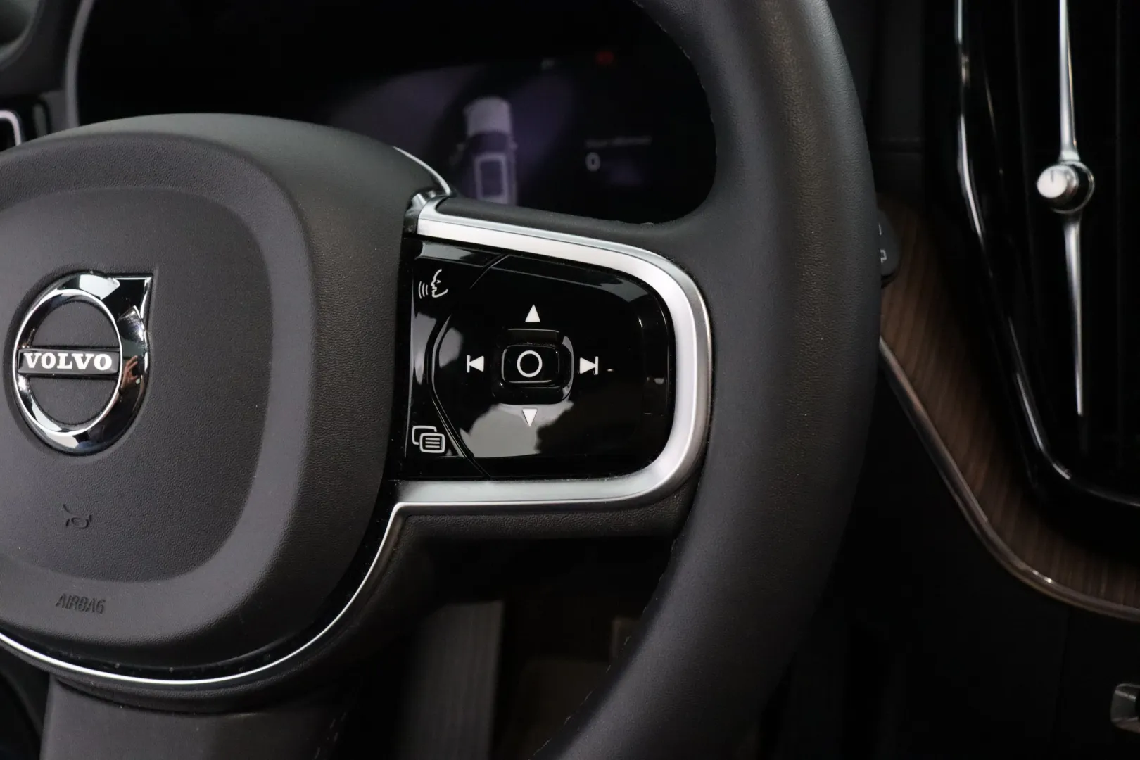 VOLVO XC60 EUS-310 carousel image