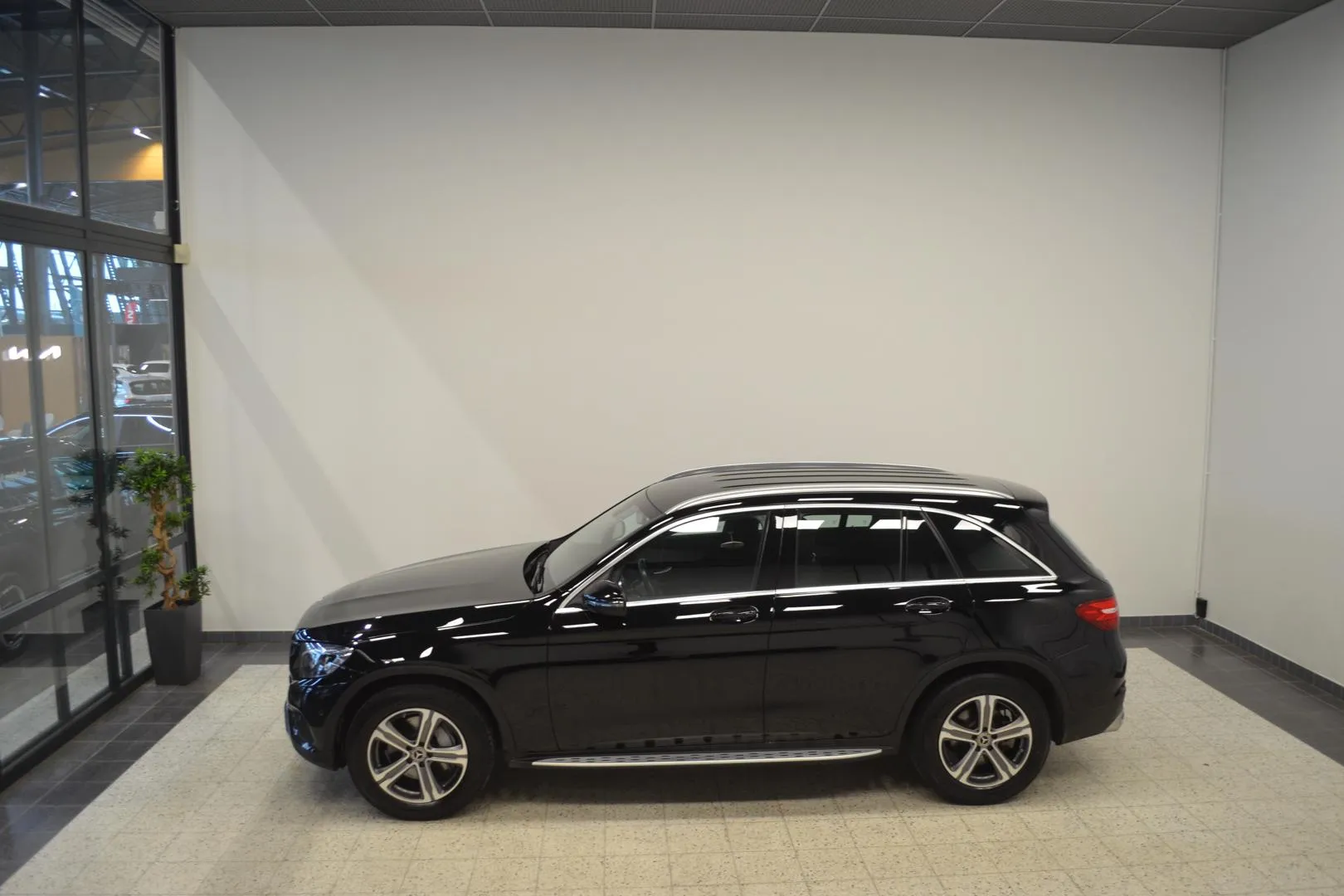 MERCEDES-BENZ GLC BUX-719 carousel image