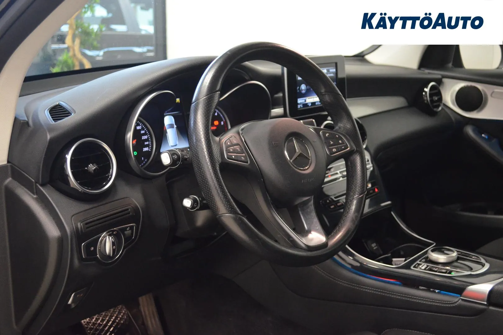 MERCEDES-BENZ GLC BUX-719 carousel image