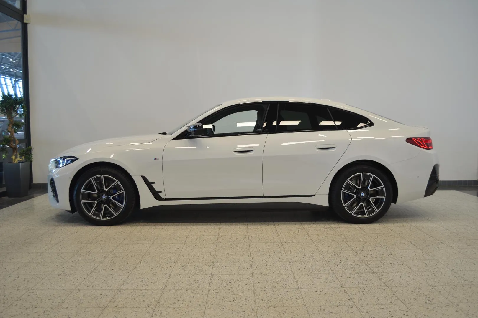 BMW i4 CSK-244 carousel image