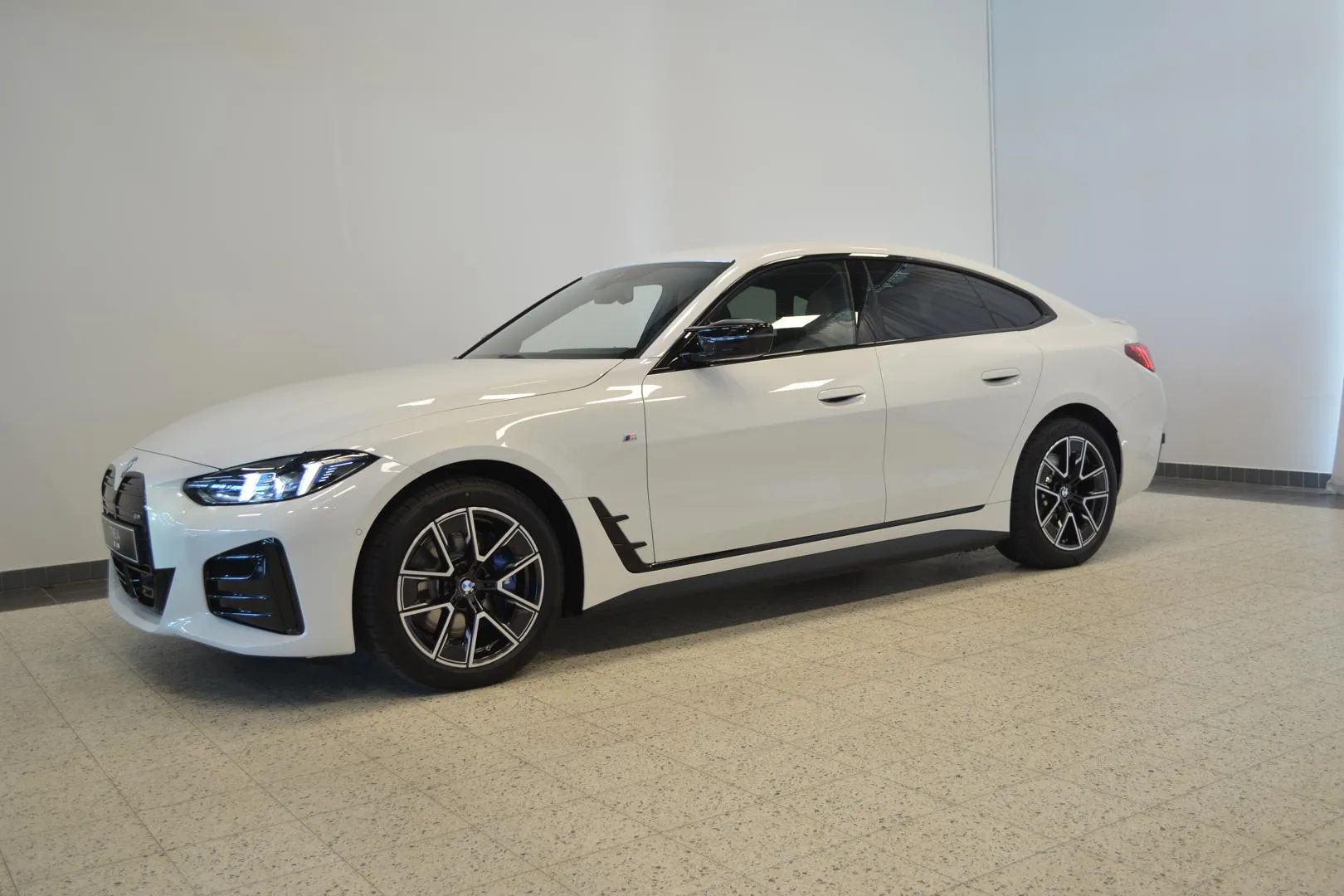 BMW i4 CSK-244 carousel image