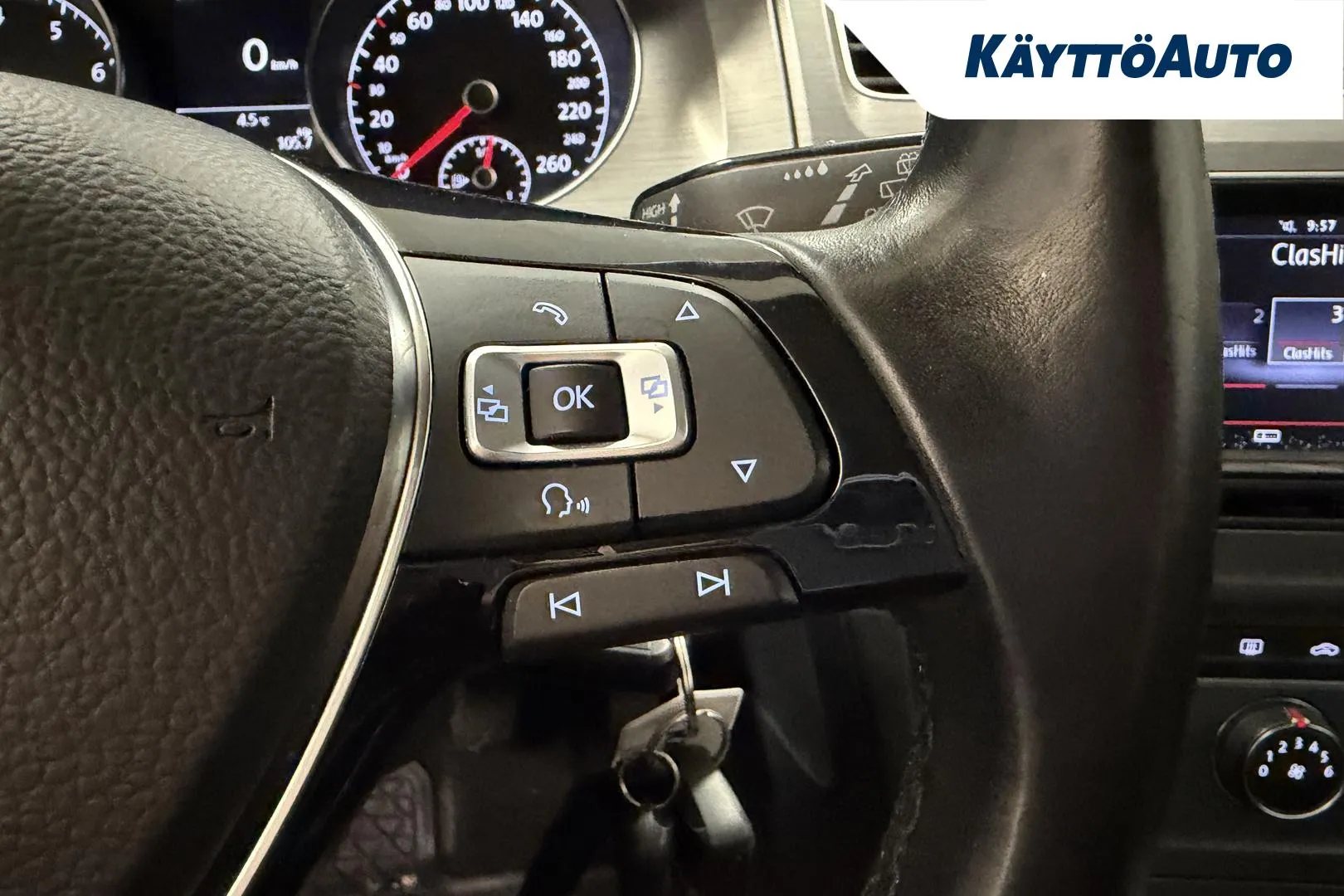 VOLKSWAGEN Golf LLS-516 carousel image