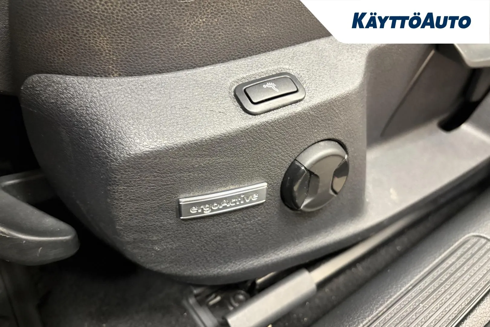 VOLKSWAGEN Golf LLS-516 carousel image