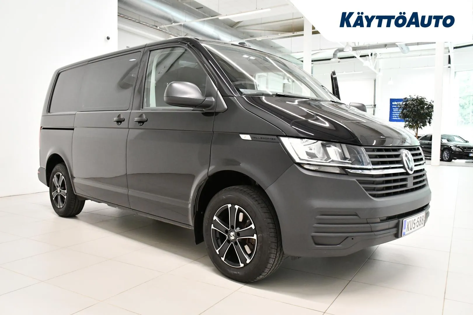 VOLKSWAGEN Transporter KUS-588 carousel image