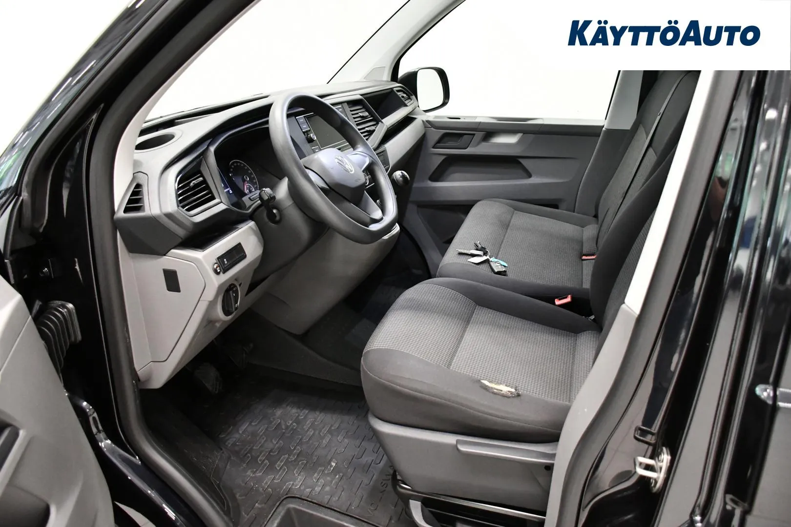 VOLKSWAGEN Transporter KUS-588 carousel image