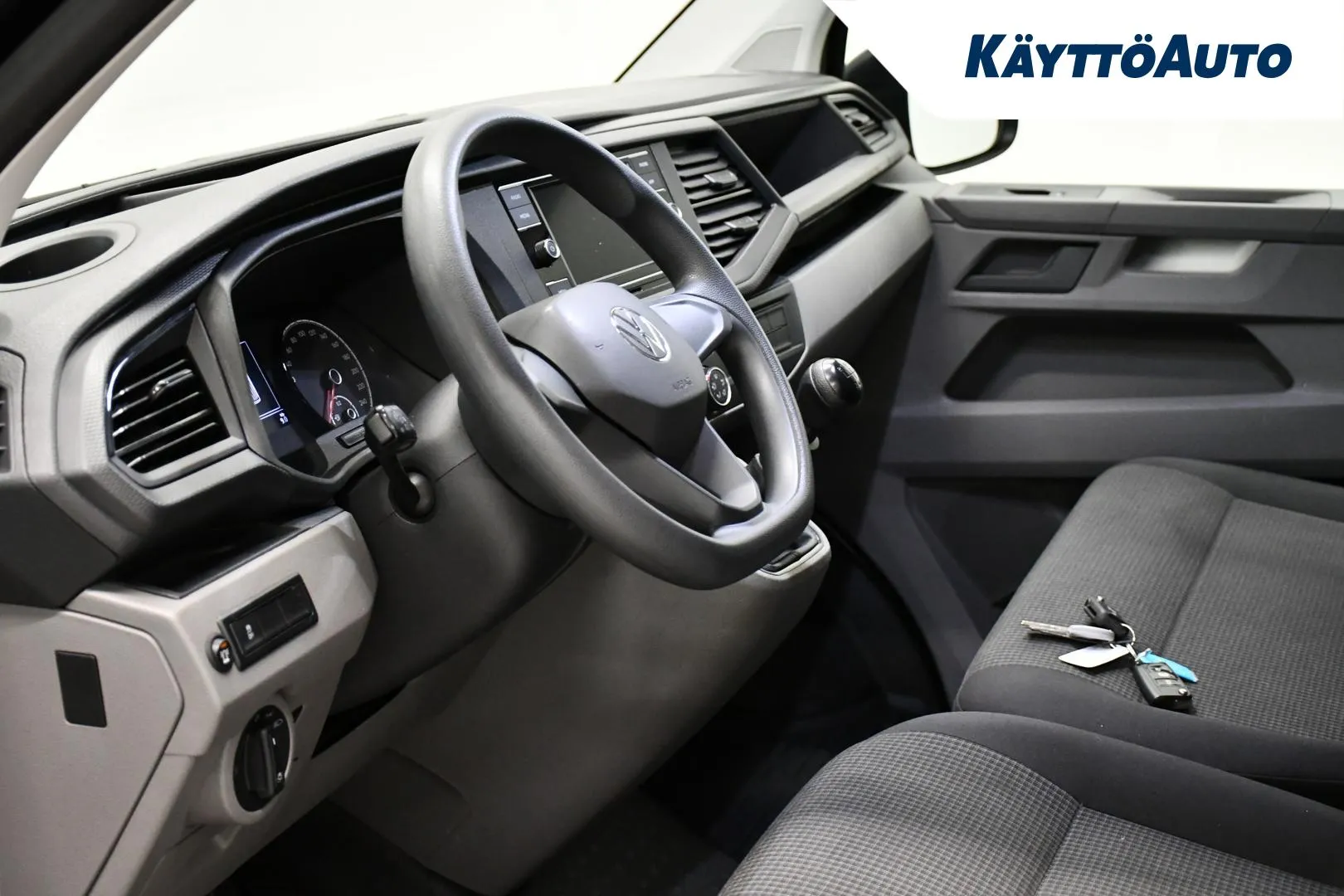 VOLKSWAGEN Transporter KUS-588 carousel image