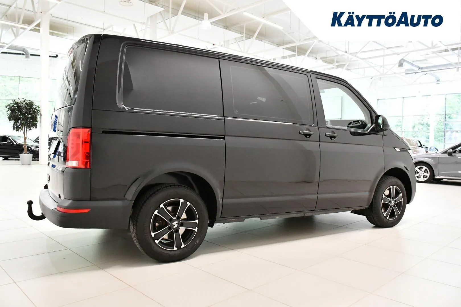 VOLKSWAGEN Transporter KUS-588 carousel image