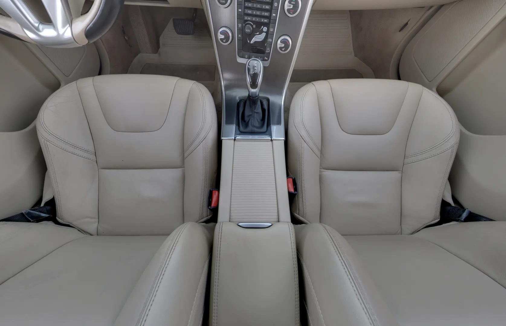 VOLVO XC60 SLV-394 carousel image