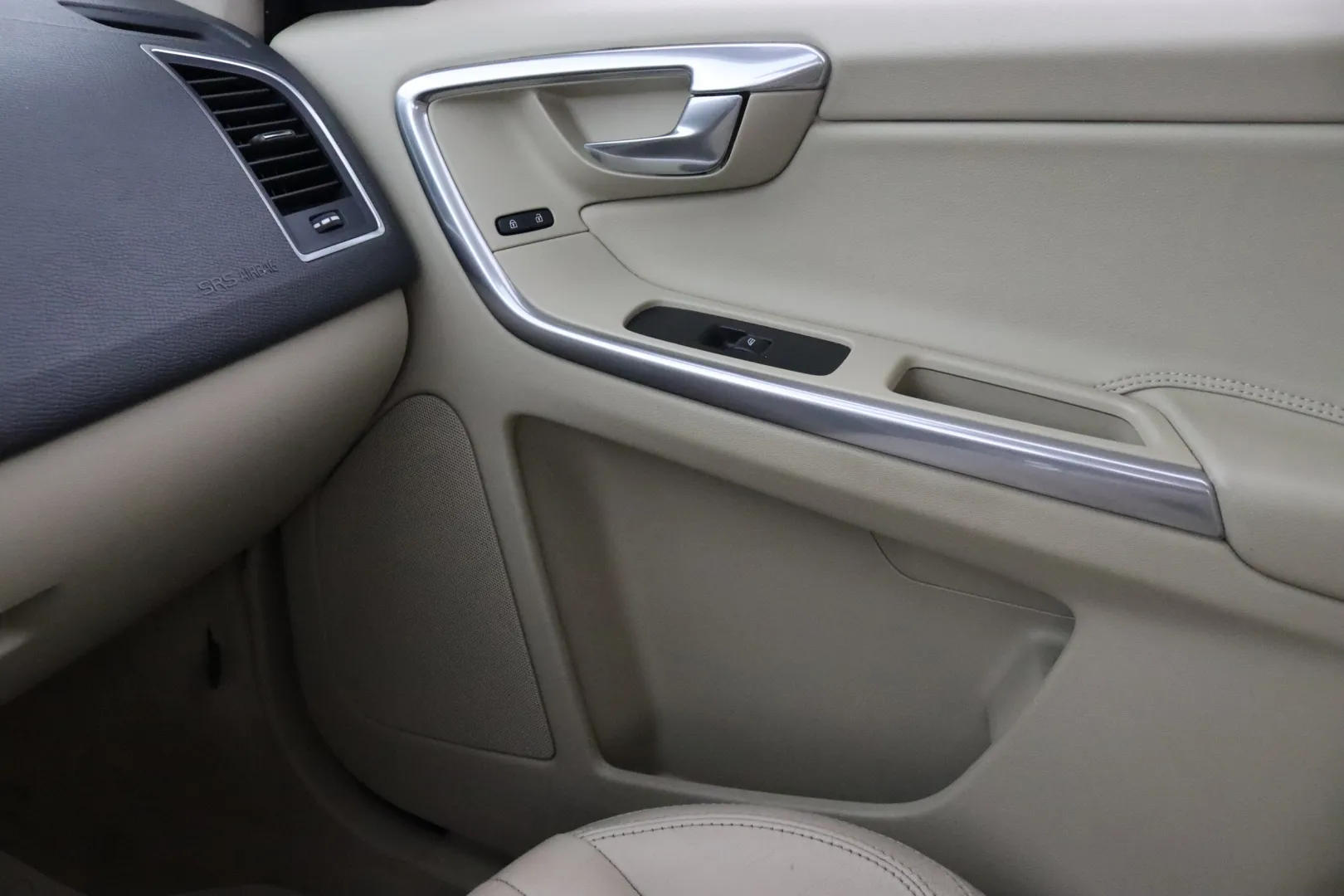 VOLVO XC60 SLV-394 carousel image