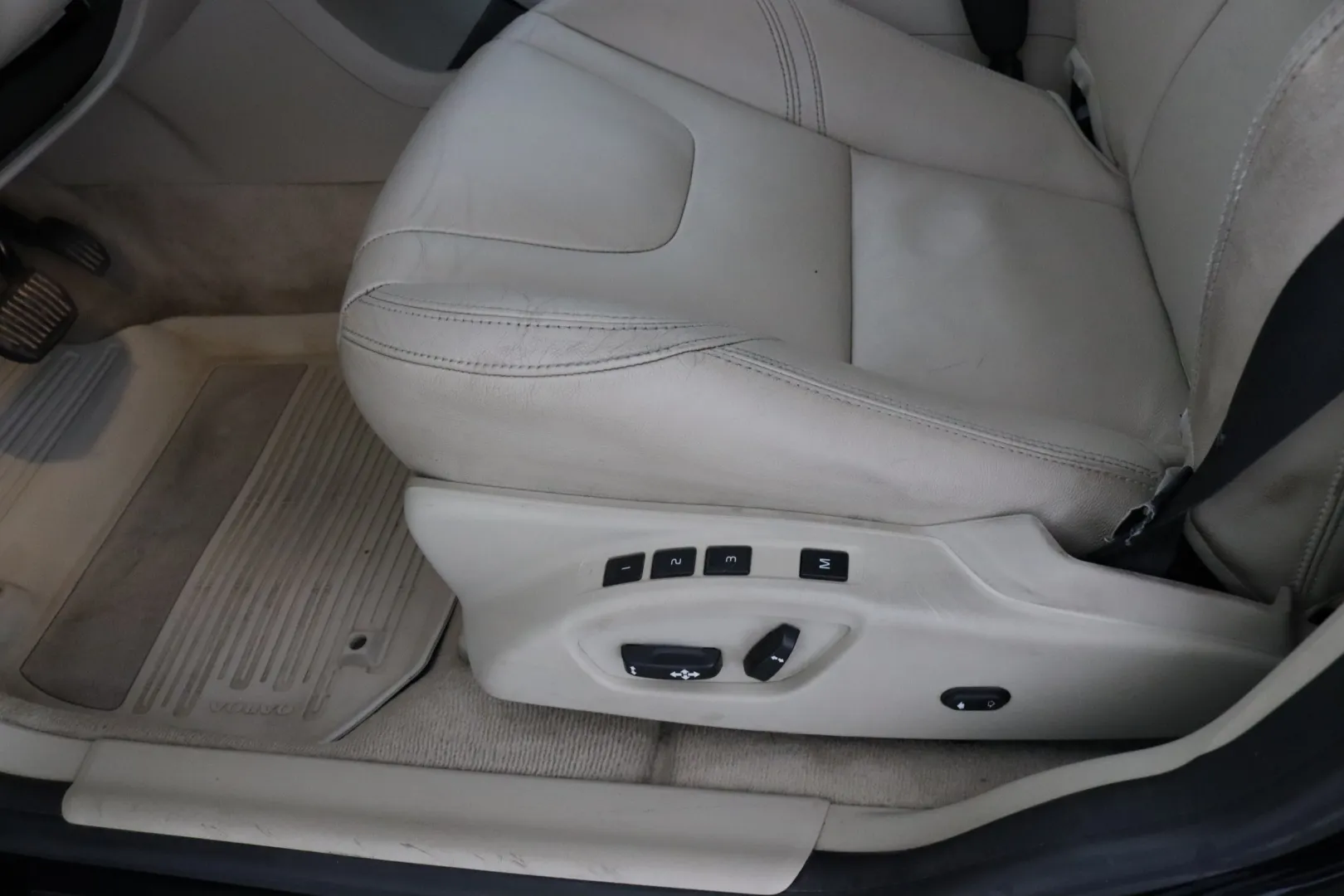 VOLVO XC60 SLV-394 carousel image