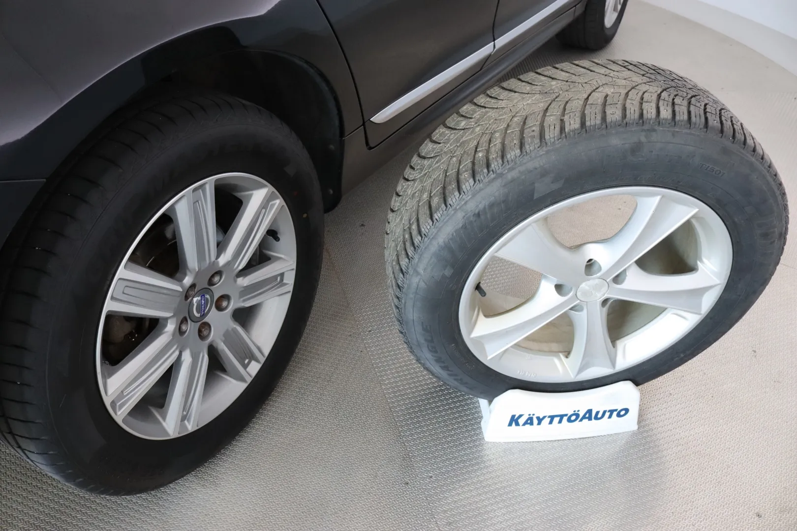 VOLVO XC60 SLV-394 carousel image