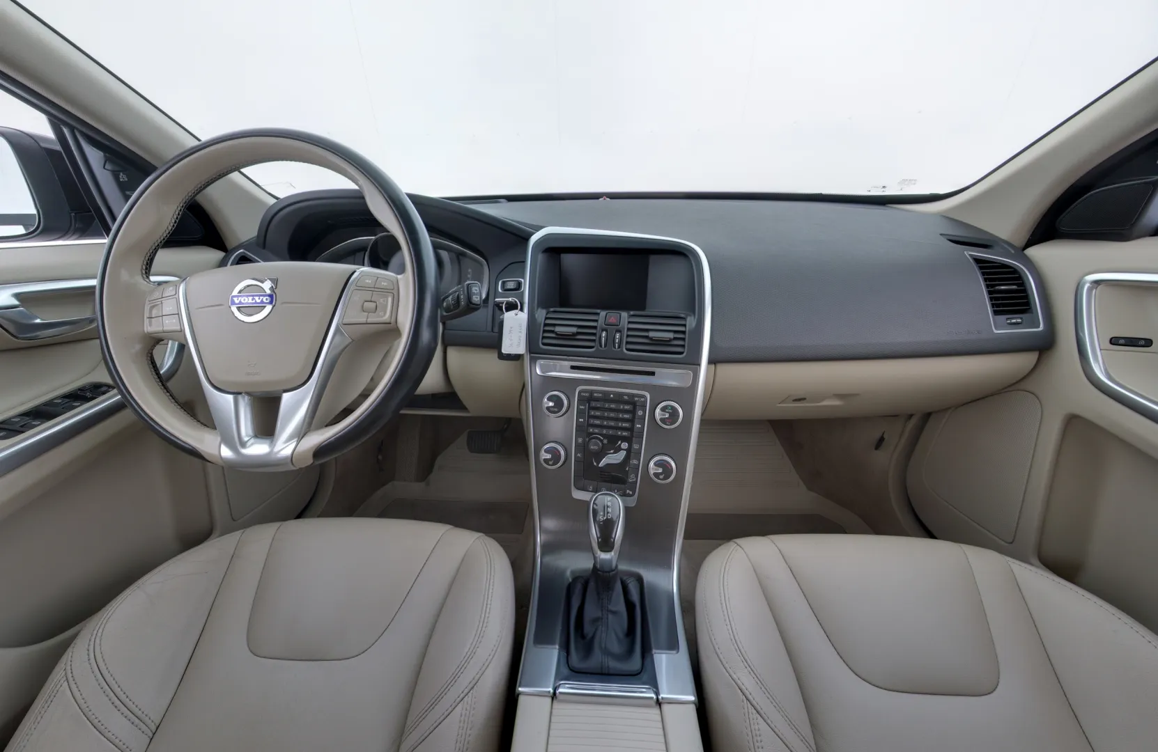 VOLVO XC60 SLV-394 carousel image