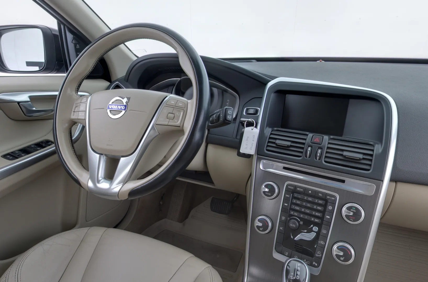 VOLVO XC60 SLV-394 carousel image