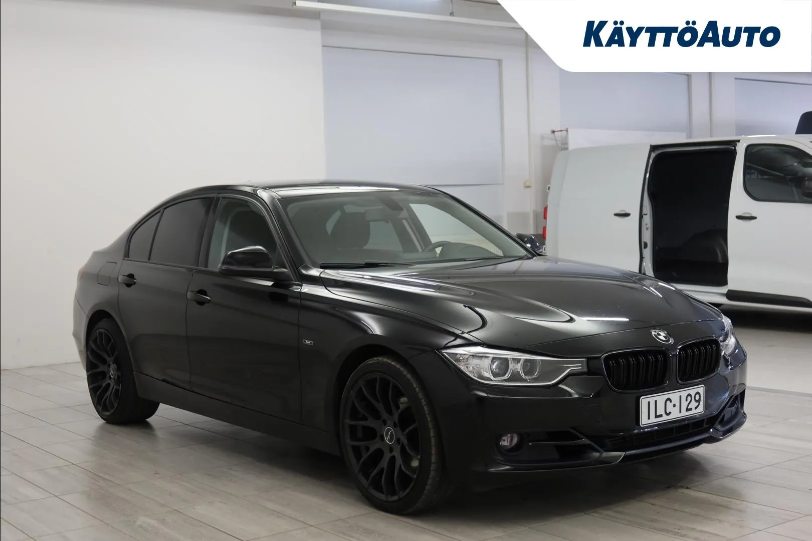 BMW 320 ILC-129 carousel image