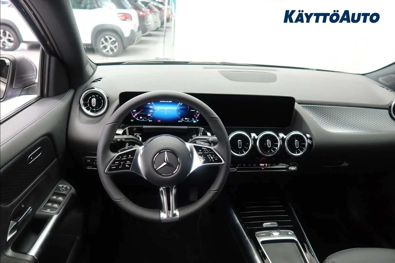 Mercedes-Benz GLA YYH-564 carousel image
