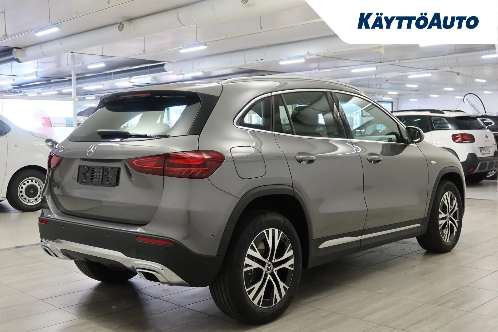 Mercedes-Benz GLA YYH-564 carousel image