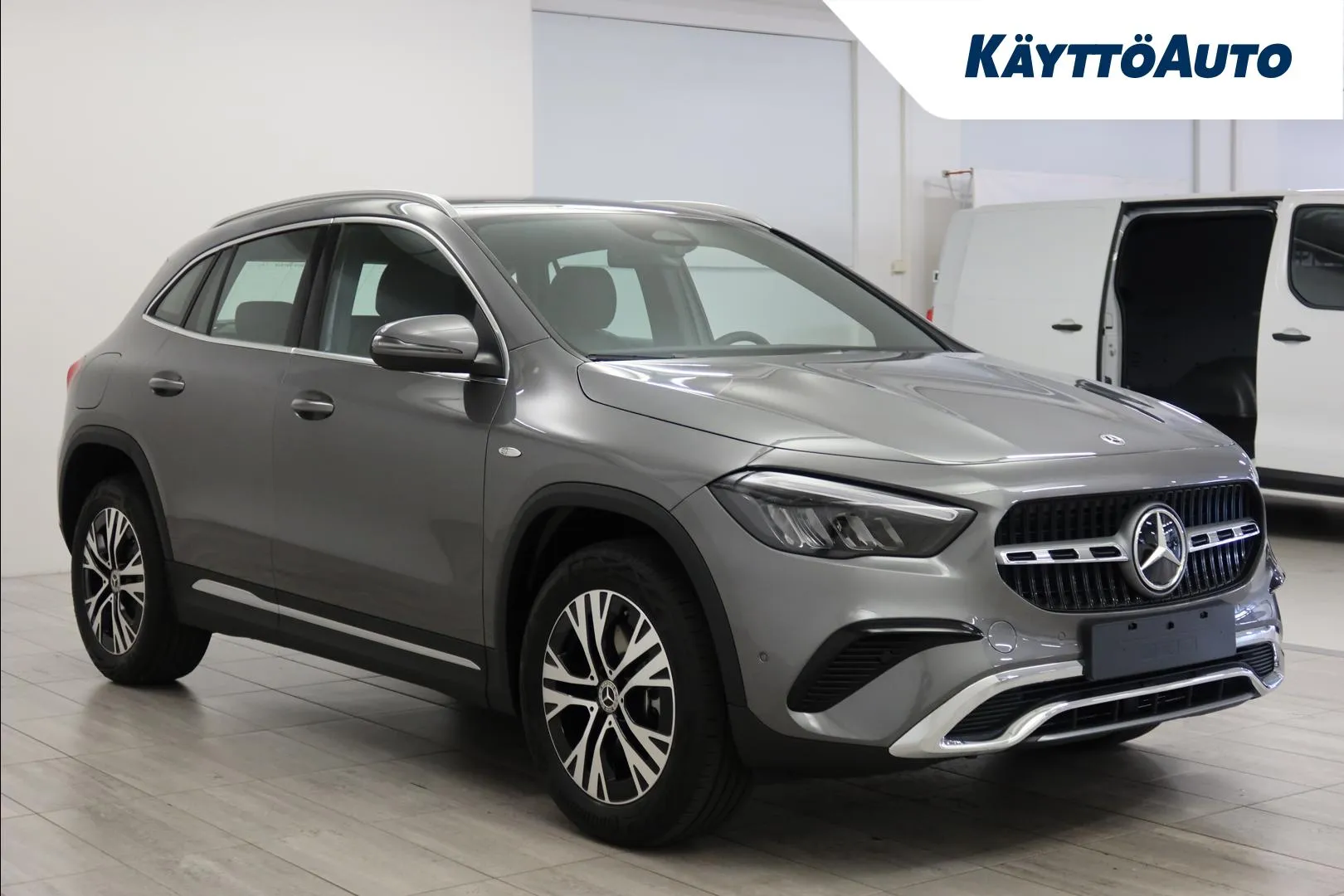 Mercedes-Benz GLA YYH-564 carousel image