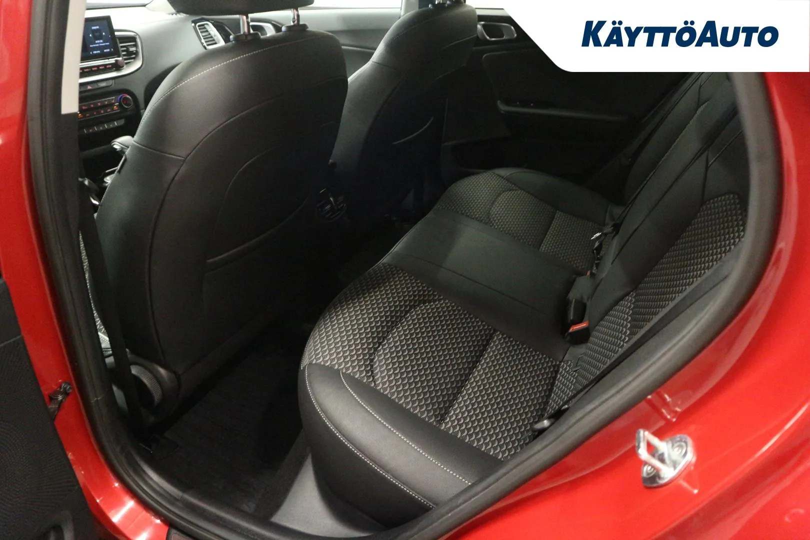 KIA XCeed ZON-666 carousel image