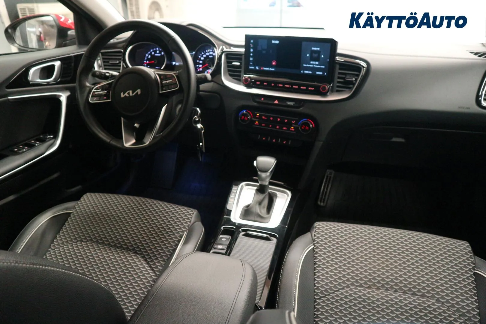 KIA XCeed ZON-666 carousel image