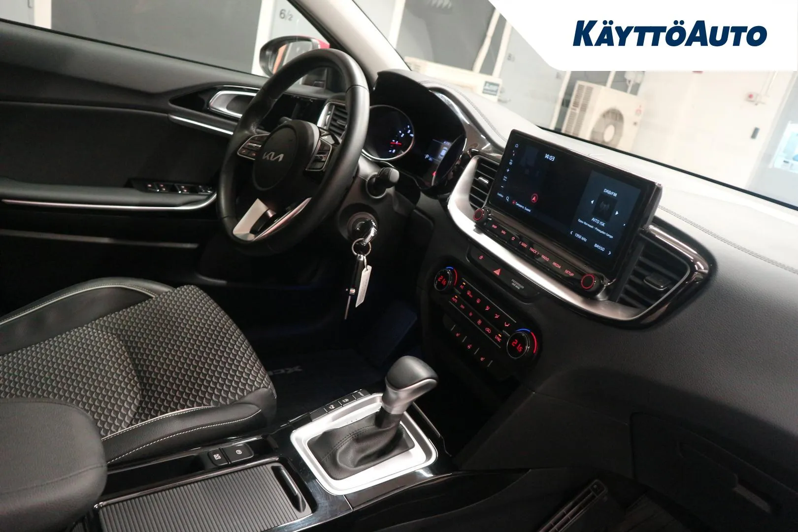 KIA XCeed ZON-666 carousel image