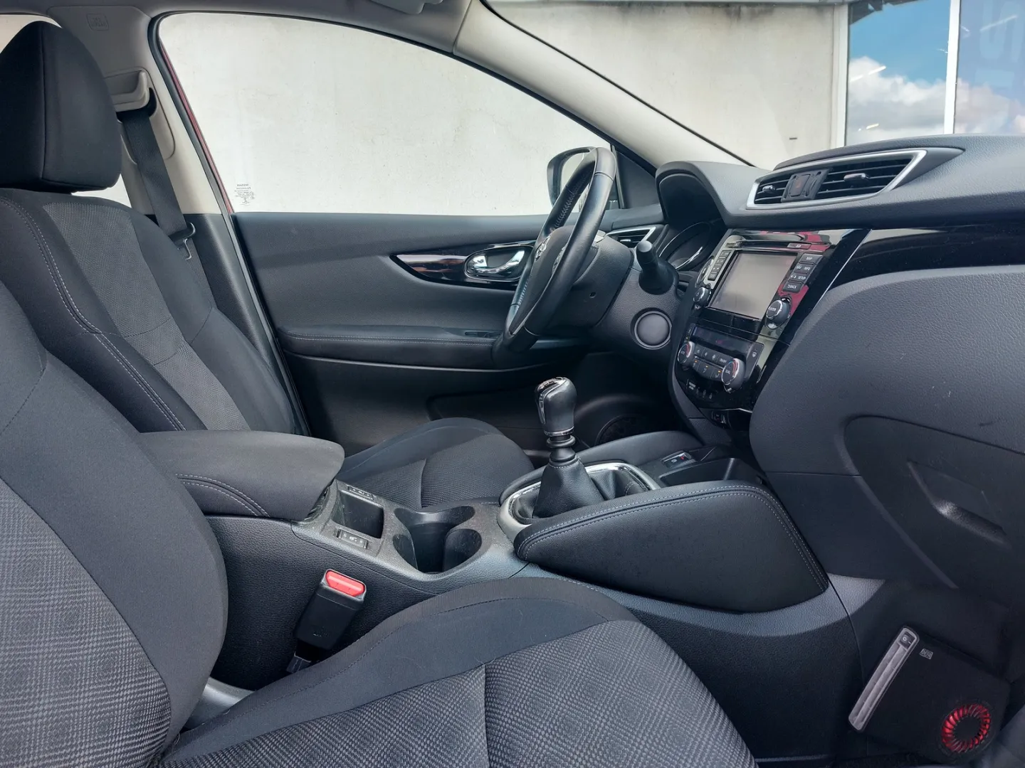 NISSAN Qashqai ZLB-981 carousel image