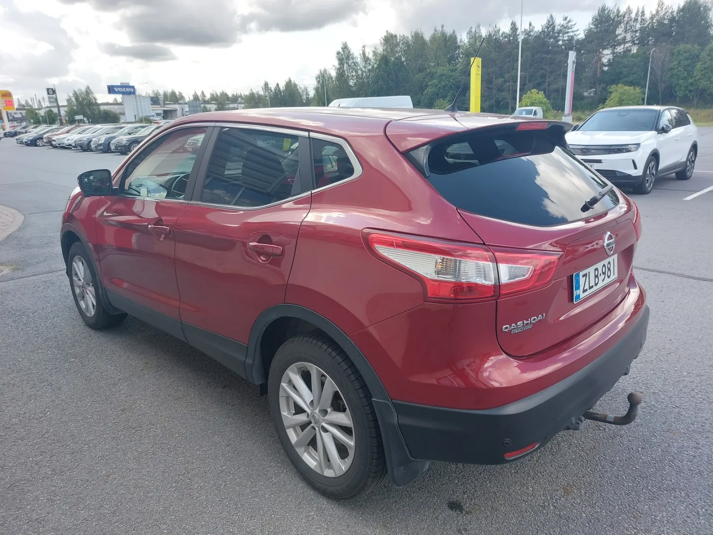 NISSAN Qashqai ZLB-981 carousel image