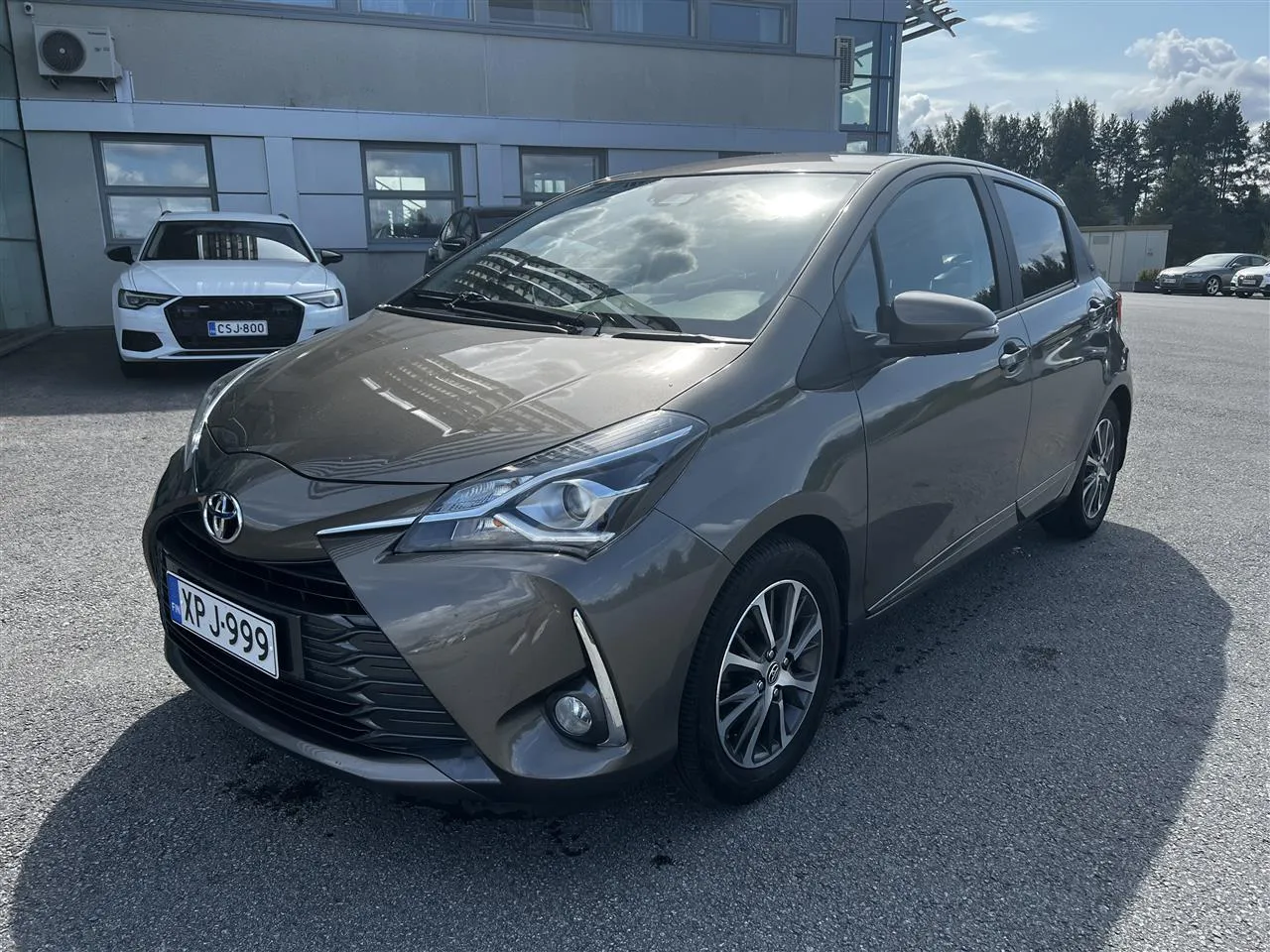 TOYOTA Yaris XPJ-999 carousel image