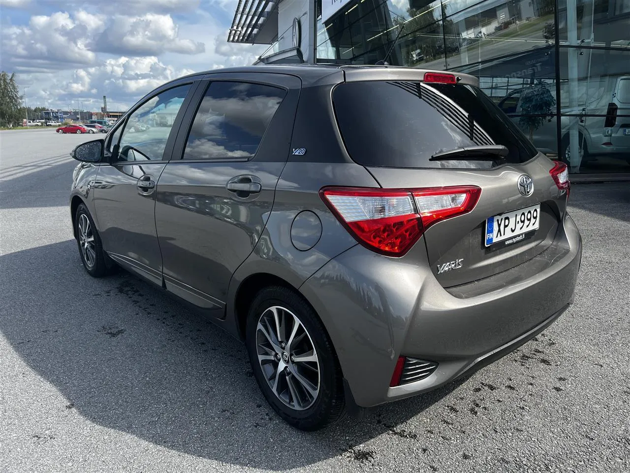 TOYOTA Yaris XPJ-999 carousel image