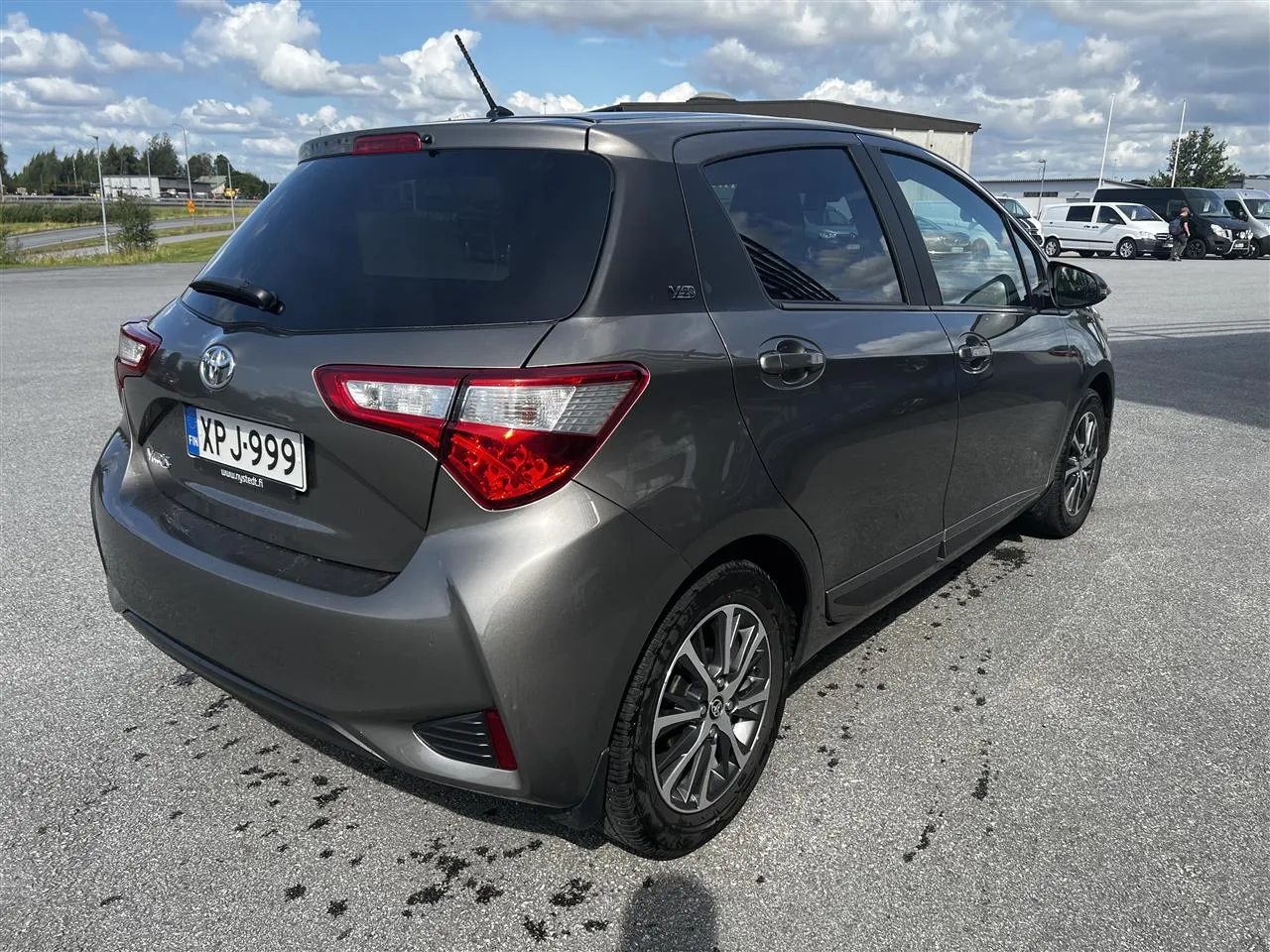 TOYOTA Yaris XPJ-999 carousel image