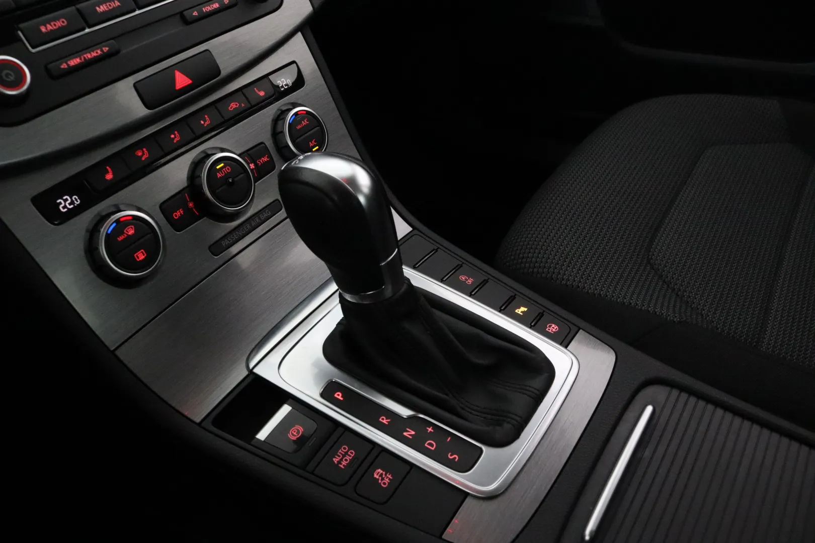 VOLKSWAGEN Passat RRU-969 carousel image