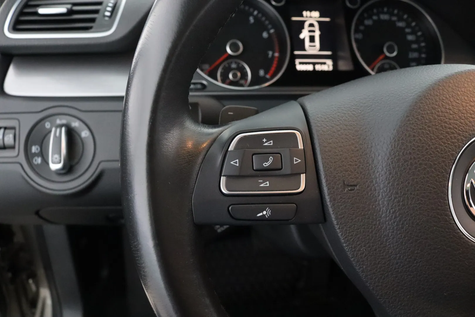 VOLKSWAGEN Passat RRU-969 carousel image