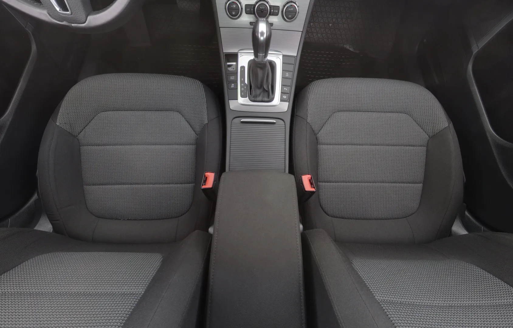 VOLKSWAGEN Passat RRU-969 carousel image