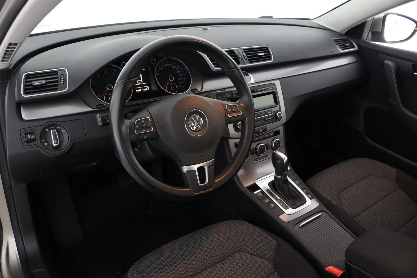 VOLKSWAGEN Passat RRU-969 carousel image