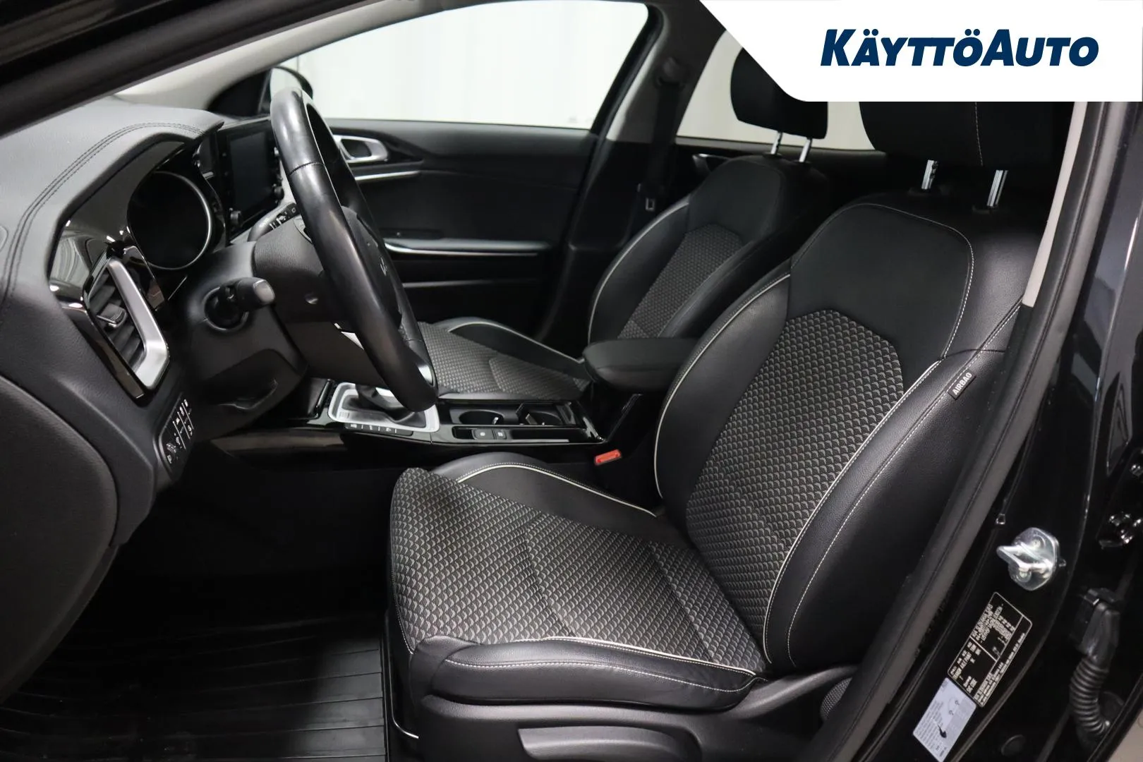 KIA XCeed EUA-630 carousel image