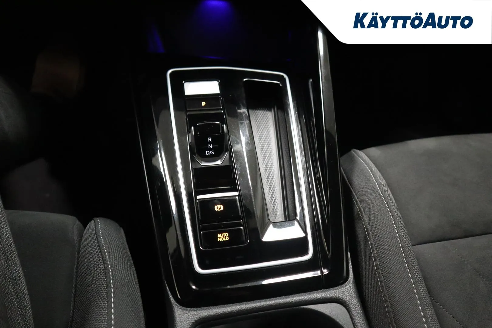VOLKSWAGEN Golf ZOT-610 carousel image