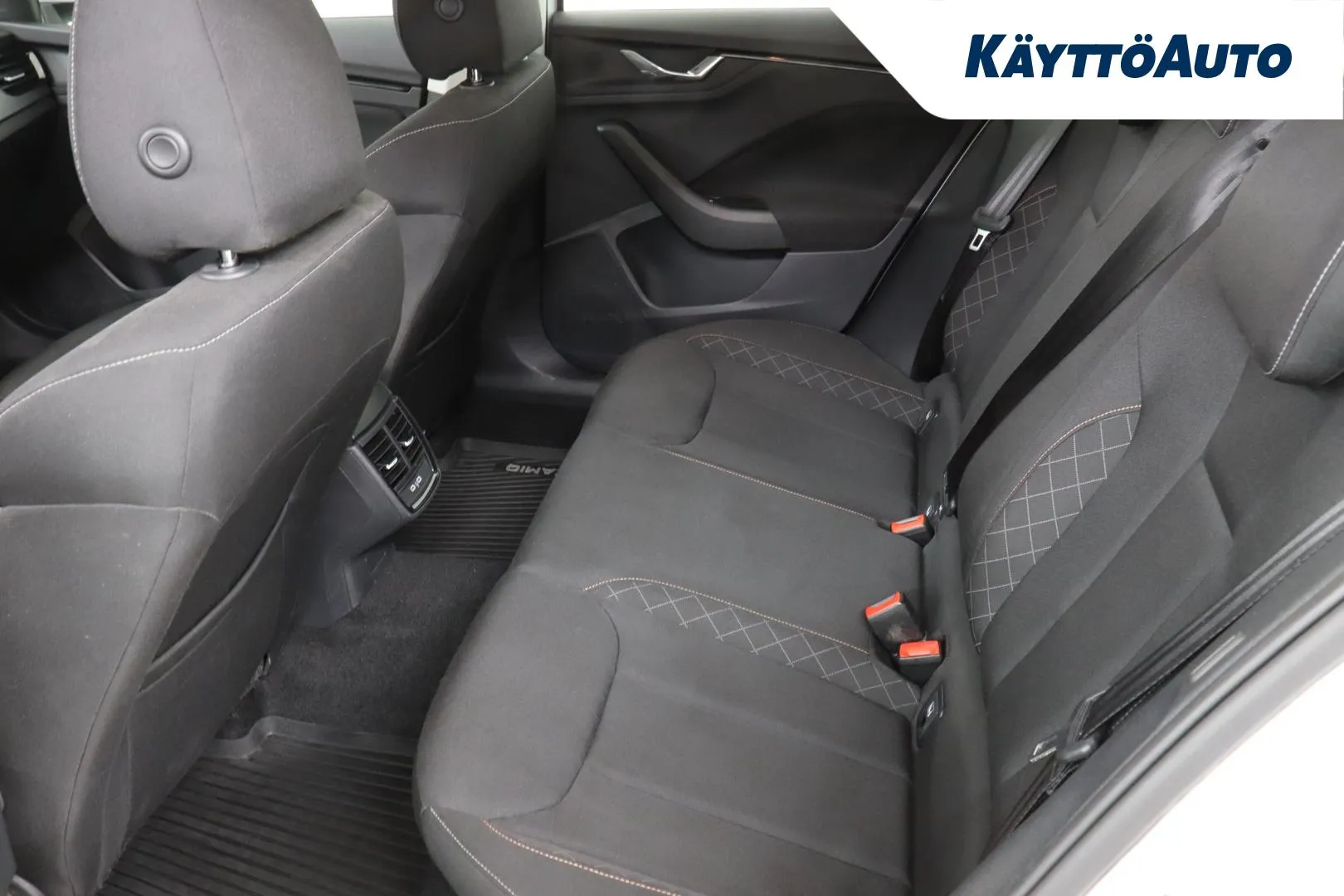 SKODA Kamiq XPB-454 carousel image