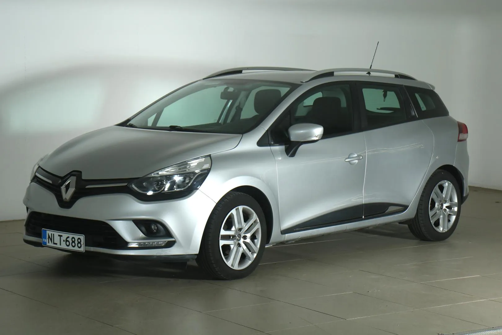 RENAULT Clio NLT-688 carousel image