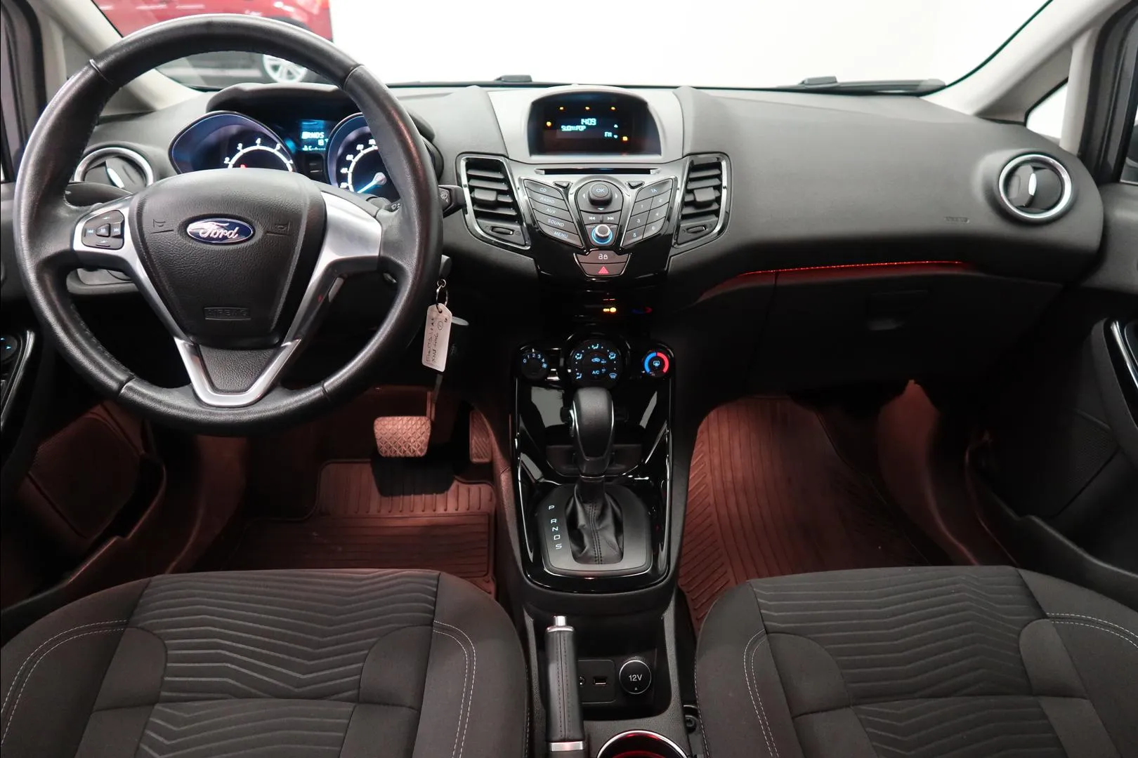 FORD Fiesta XNJ-446 carousel image