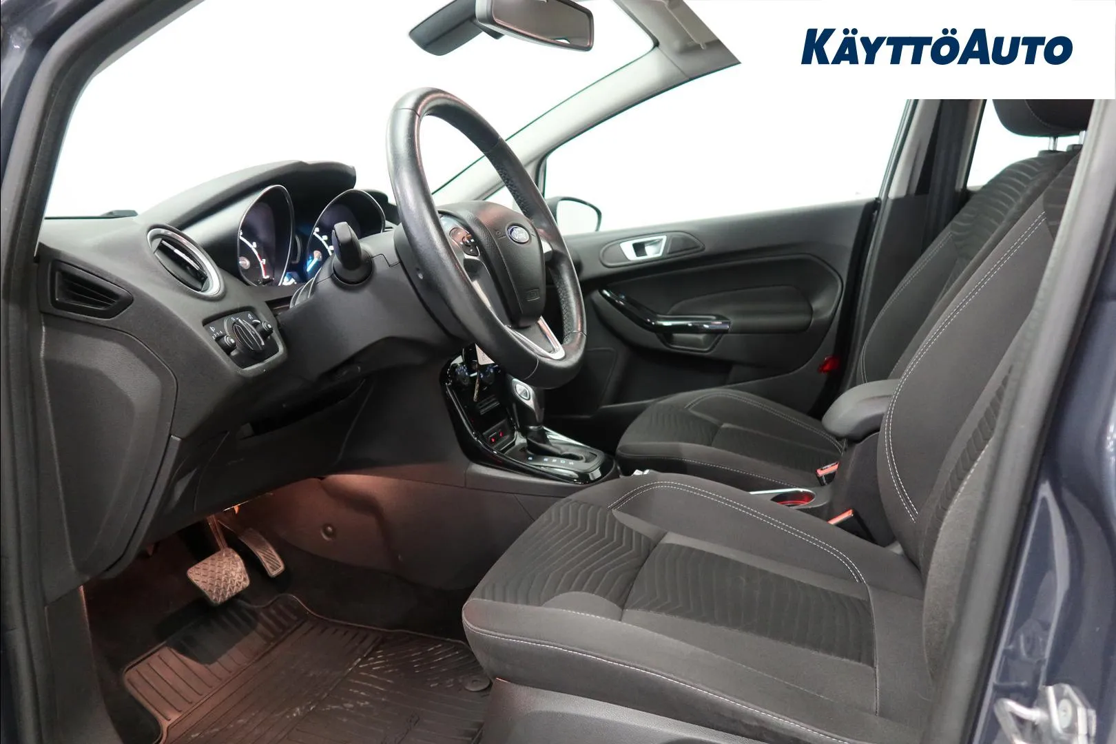 FORD Fiesta XNJ-446 carousel image