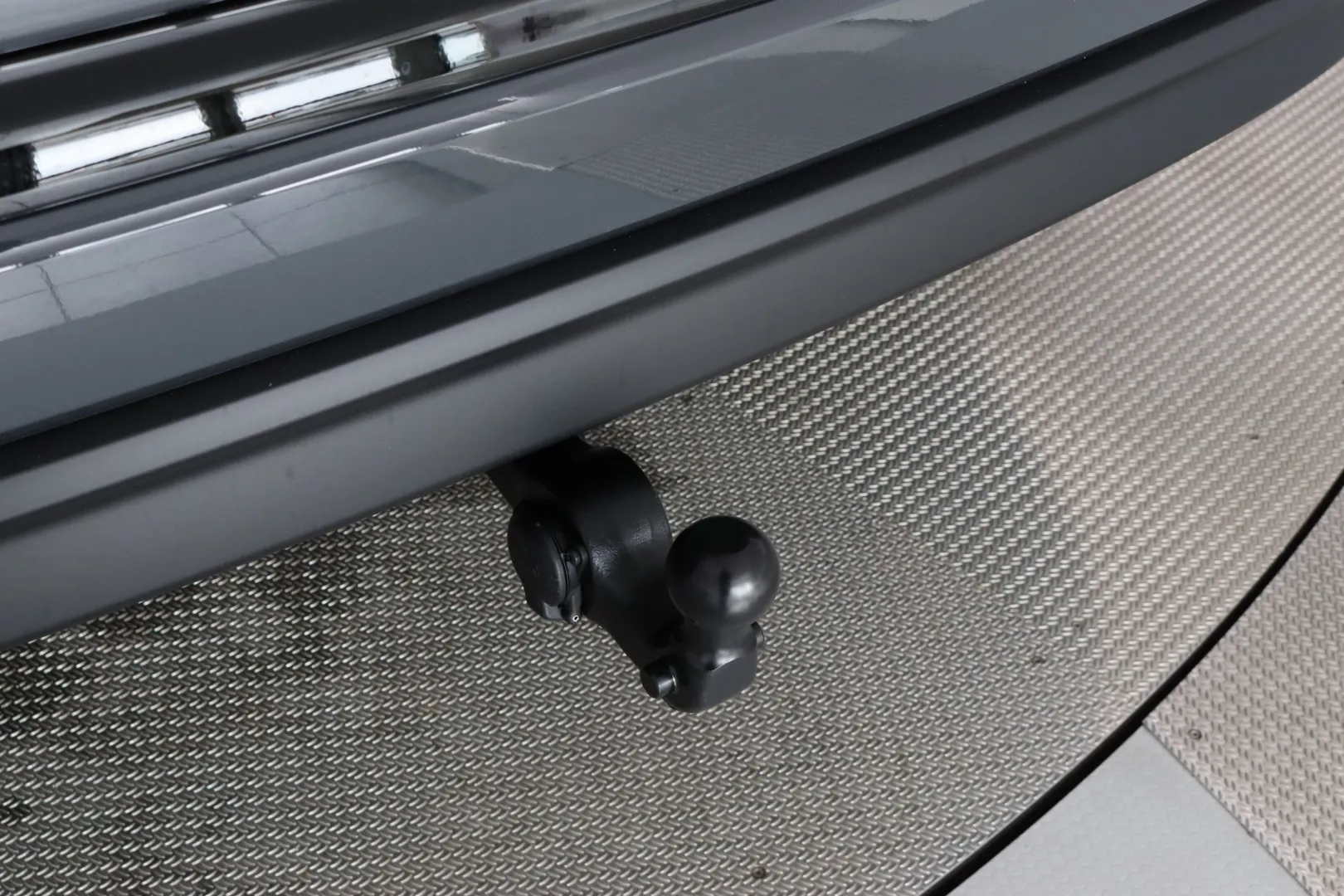 Audi Q6 e-tron YYF-215 carousel image