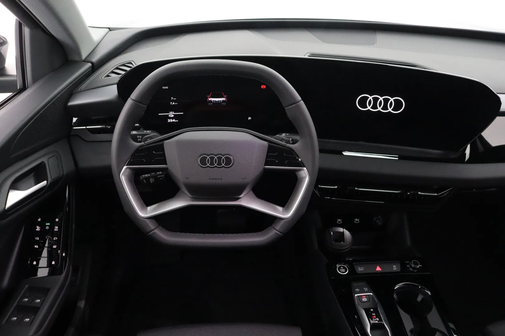 Audi Q6 e-tron YYF-215 carousel image