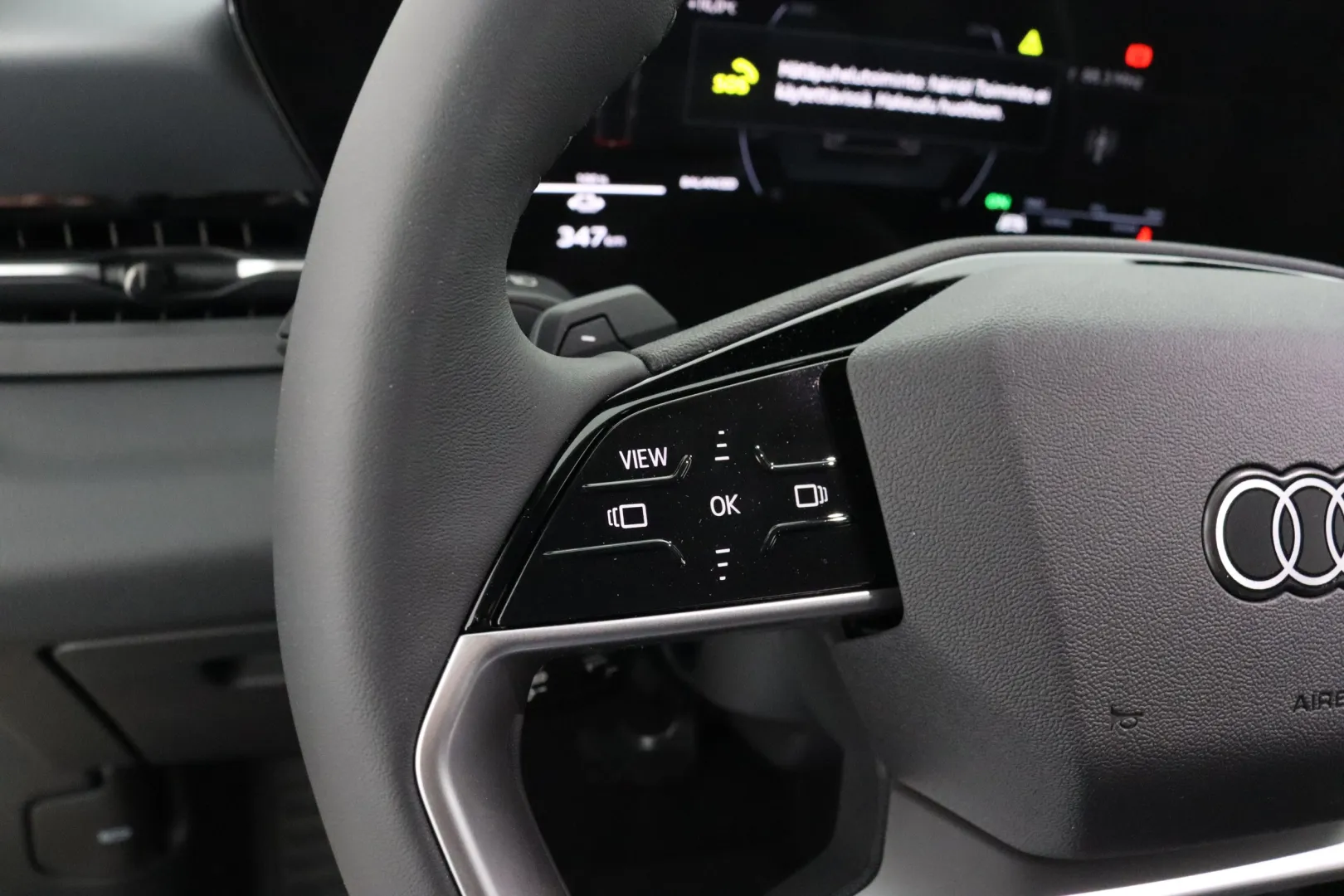 Audi Q6 e-tron YYF-215 carousel image