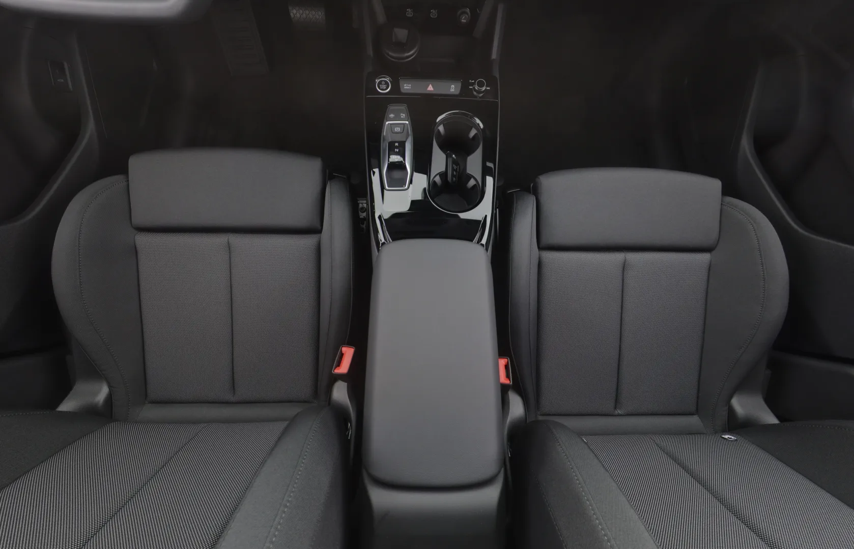 Audi Q6 e-tron YYF-215 carousel image