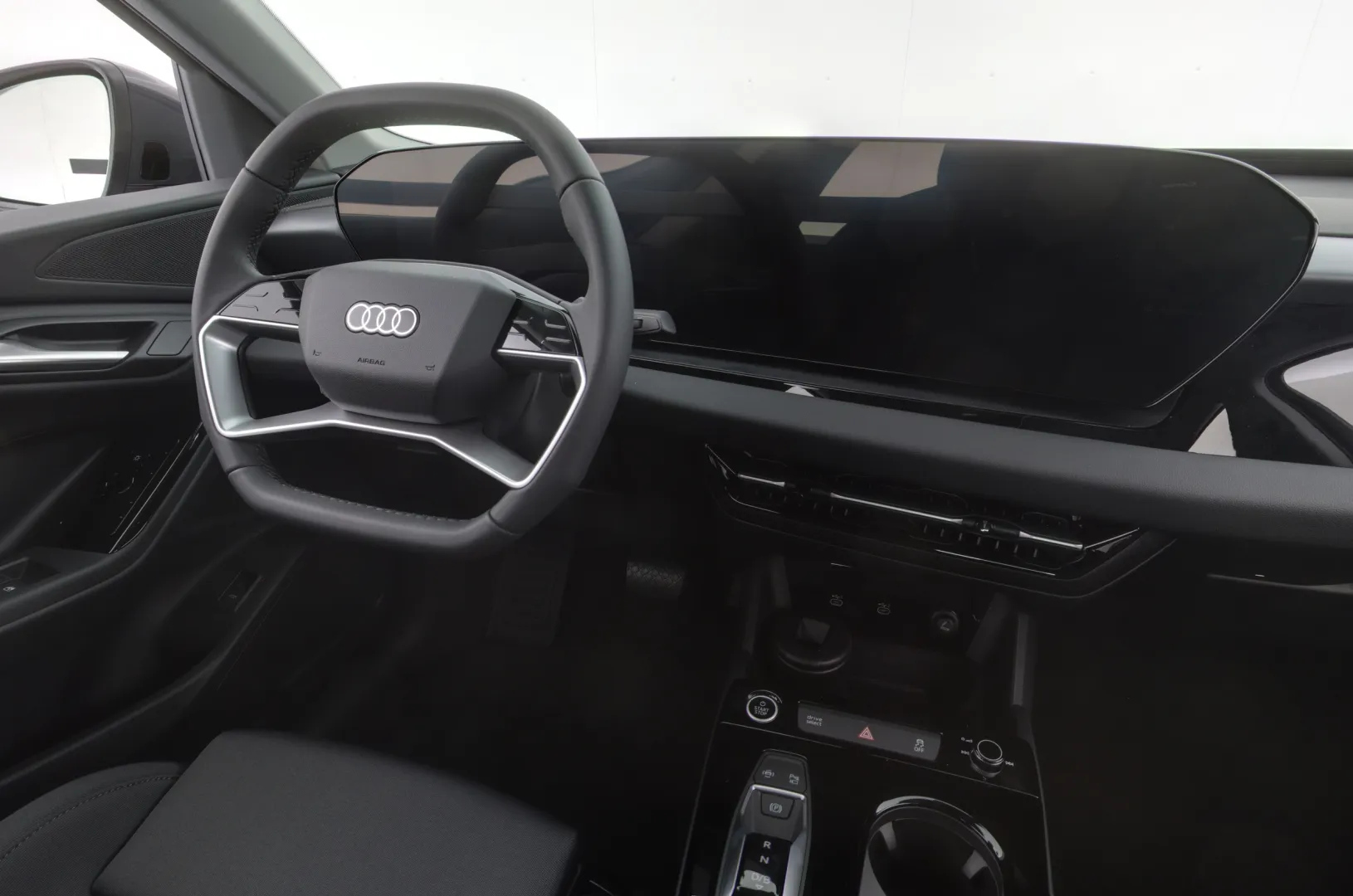 Audi Q6 e-tron YYF-215 carousel image