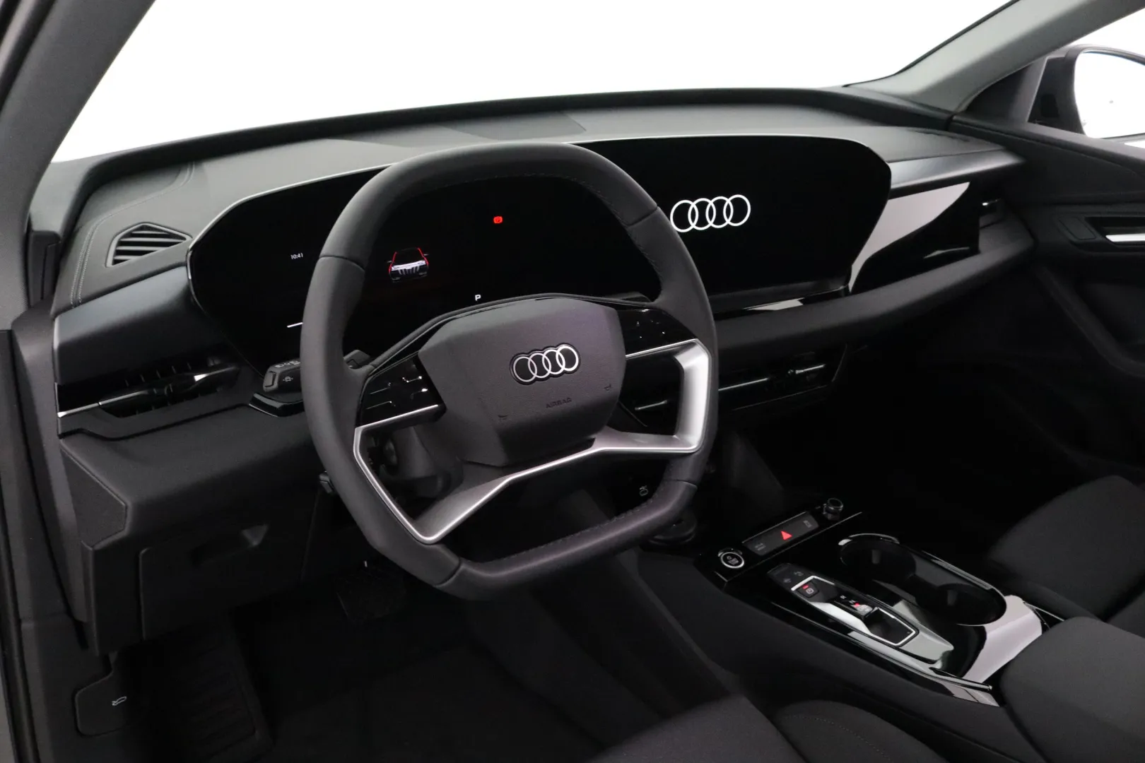 Audi Q6 e-tron YYF-215 carousel image