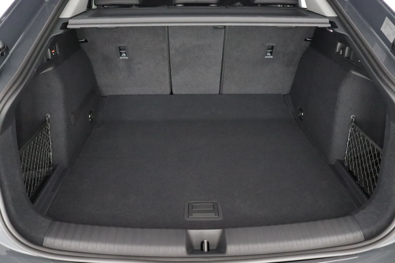 Audi Q6 e-tron YYF-215 carousel image